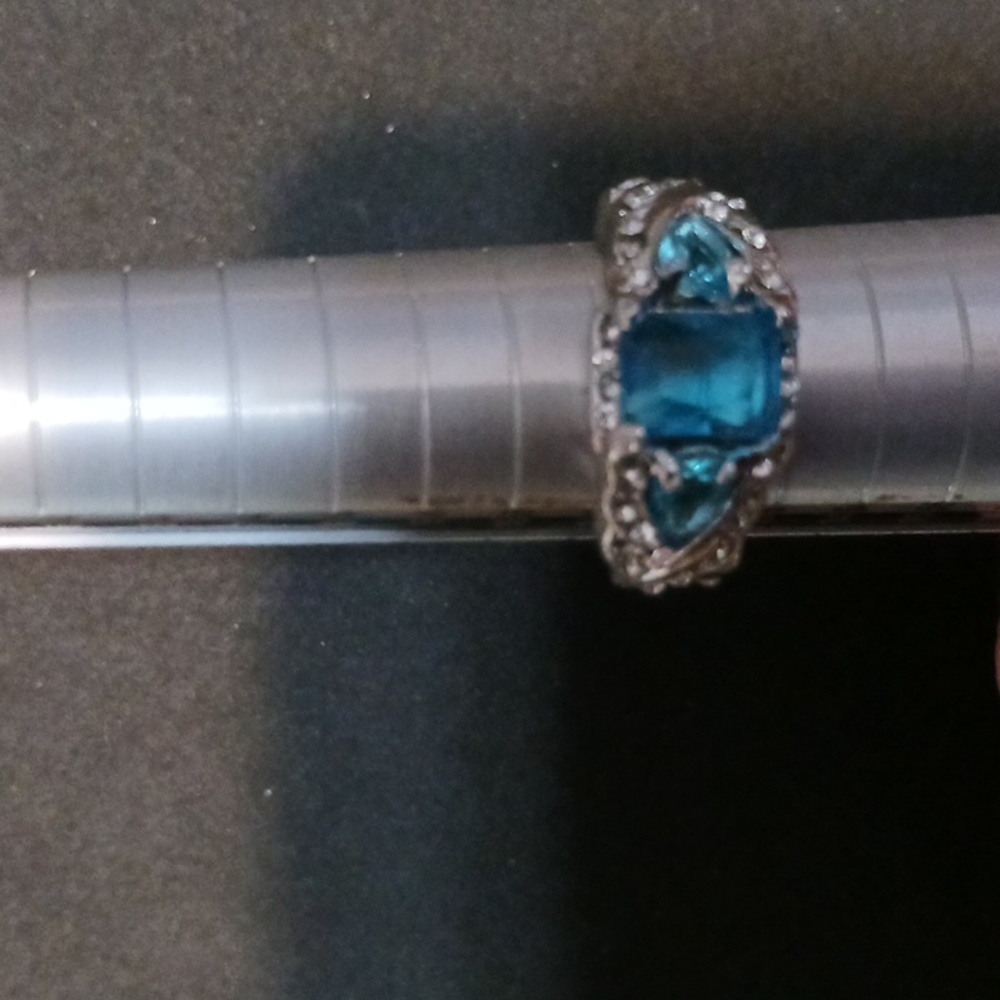 Womans Ring Silvertone Blue Stone 6